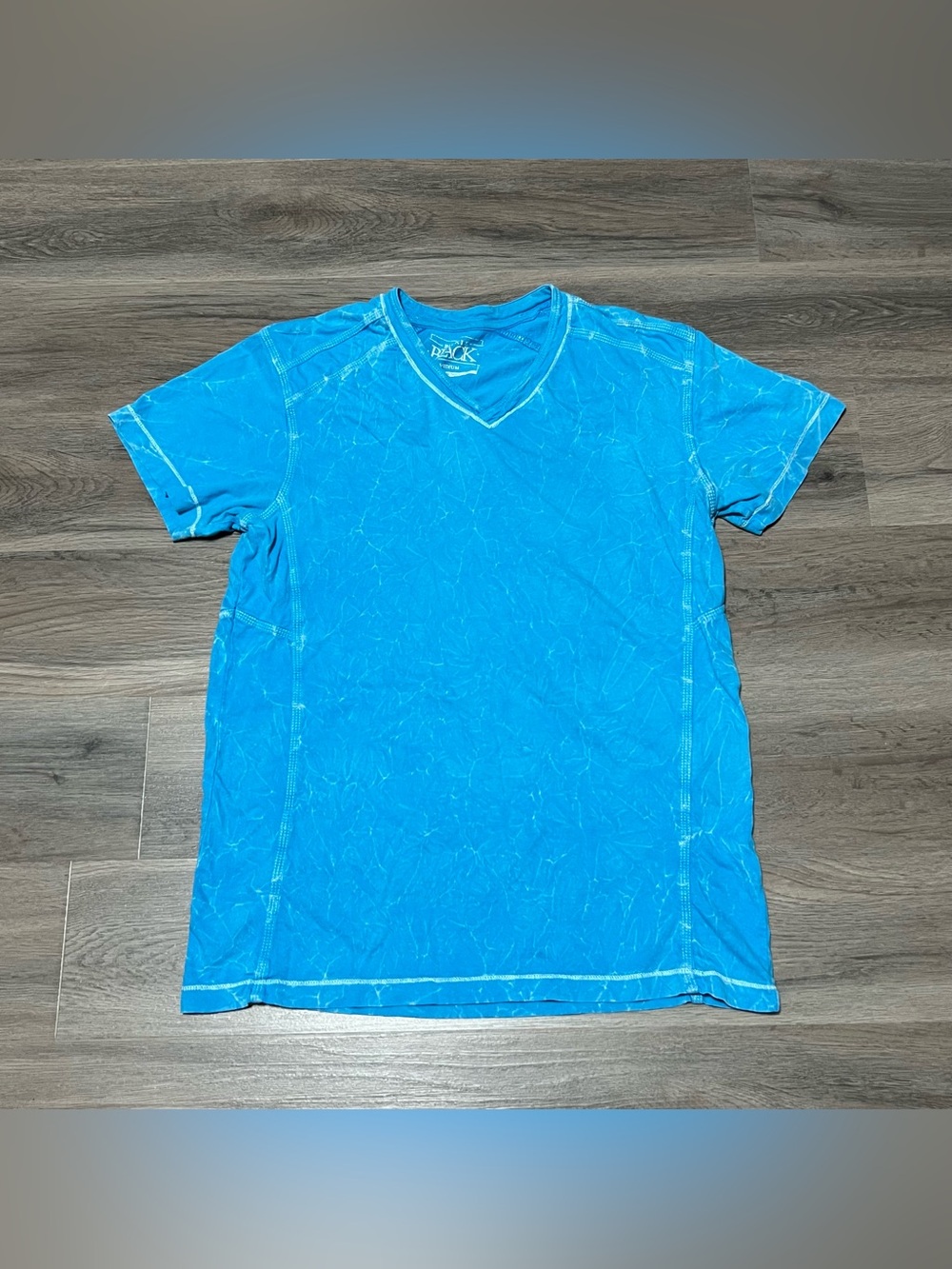 Buckle Black Men's Medium T Shirt Crackle Blue 100% Cotton V Neck Short Sleeve
